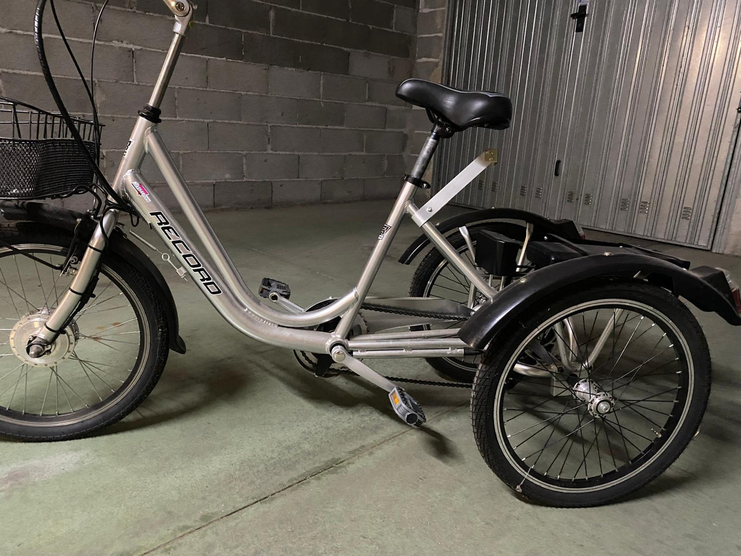 Triciclo elettrico Record PARI AL NUOVO