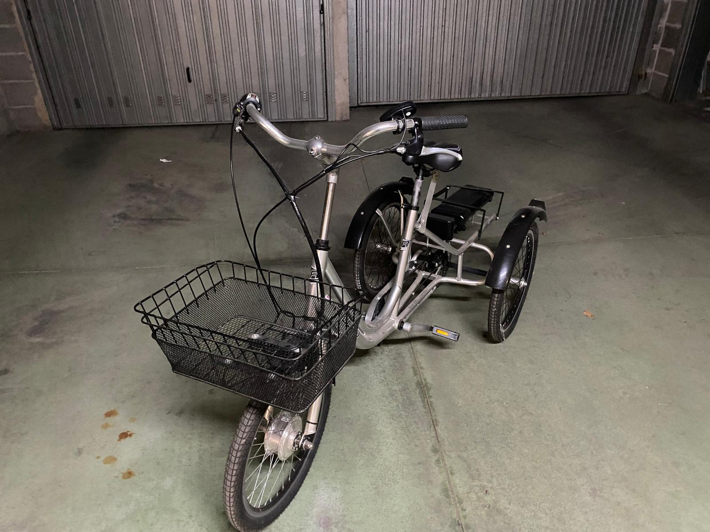 Triciclo elettrico Record PARI AL NUOVO