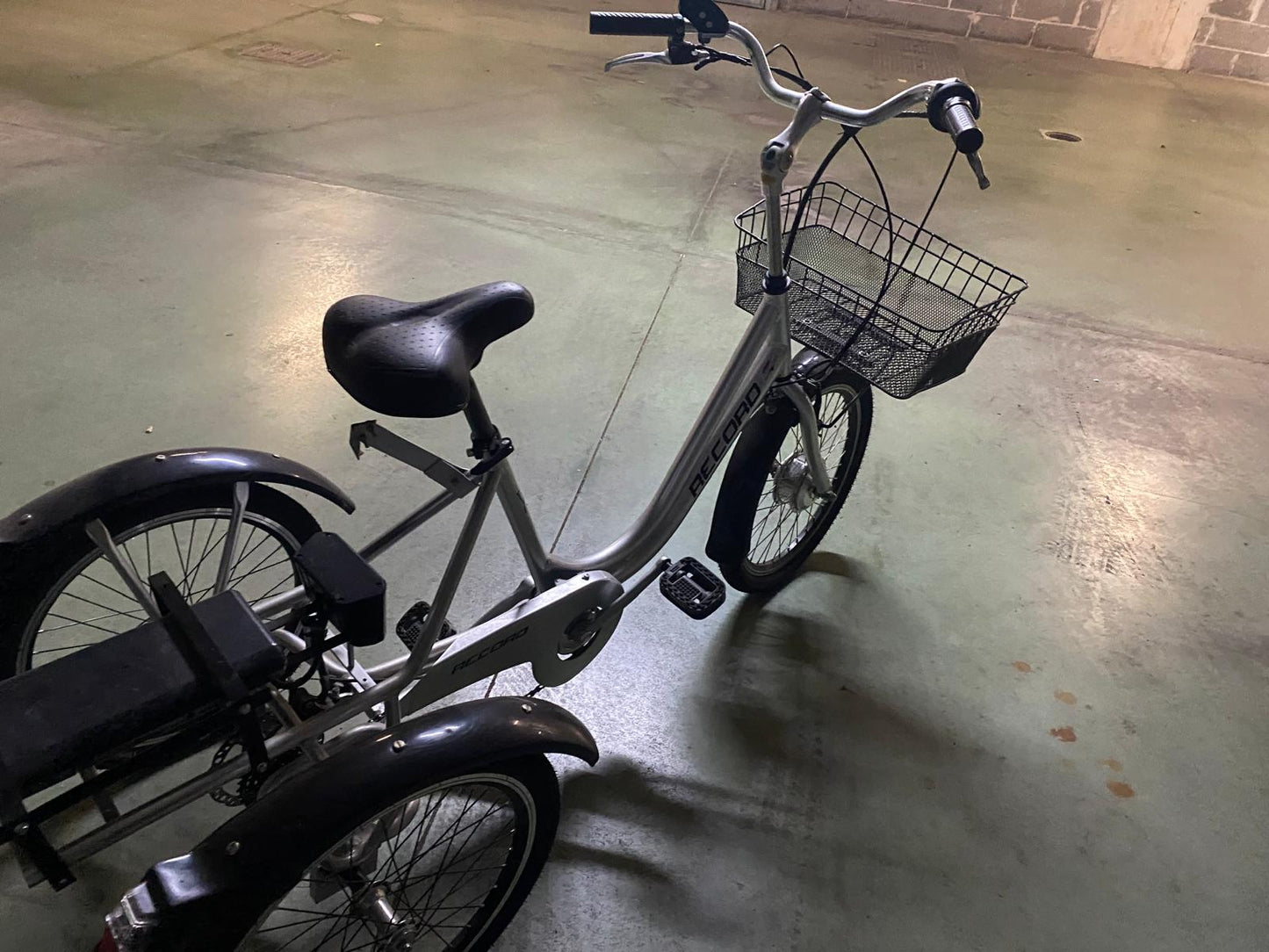 Triciclo elettrico Record PARI AL NUOVO